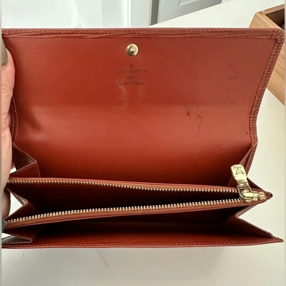 Authentic Louis Vuitton Vintage Epi Leather Sarah wallet